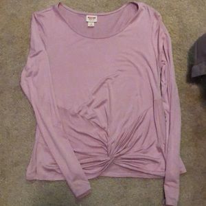 Long sleeve, twisted front top